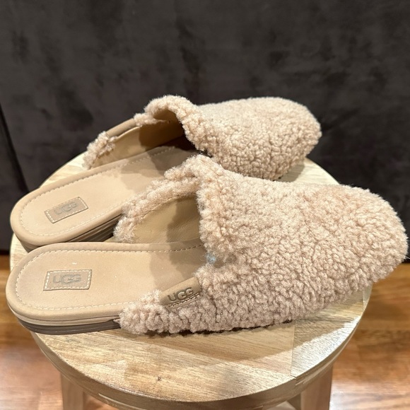 Ugg Shearling Mule - Size 8 - Picture 3 of 4